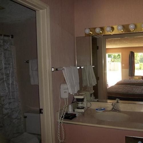 Columbia Lakes Hotel & Conference Center West Columbia Экстерьер фото